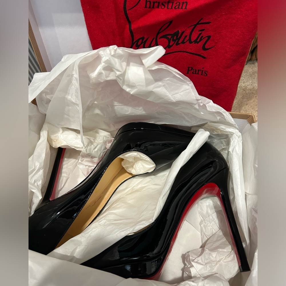 Christian Louboutin So Kate. Size 8. Black, 4inch high. Used once - Picture 6 of 8
